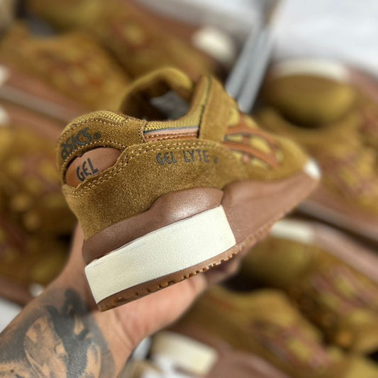 TĂȘnis Masculino Asics Gel-Lyte III x Caramelo (Premium em Couro)