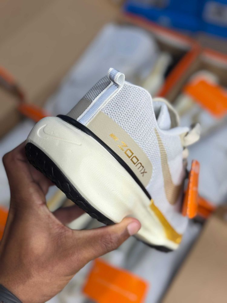 Nike ZoomX - (Linha Premium) x Branco/Dourado